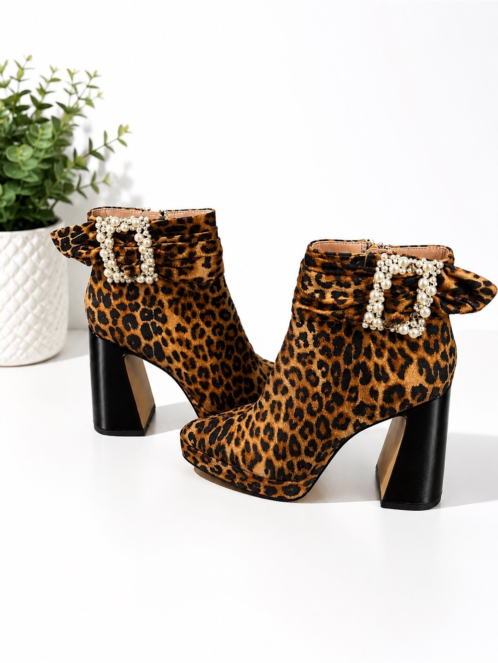 Betsey Johnson Leopard Print Pearl Buckle Block Heel Ankle Booties Size 7M Fall